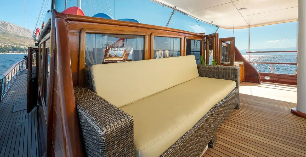 Gulet Linda Covered Seating