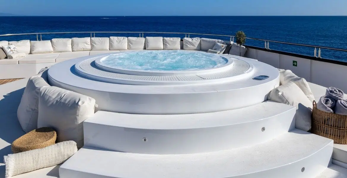 Aretis Jacuzzi