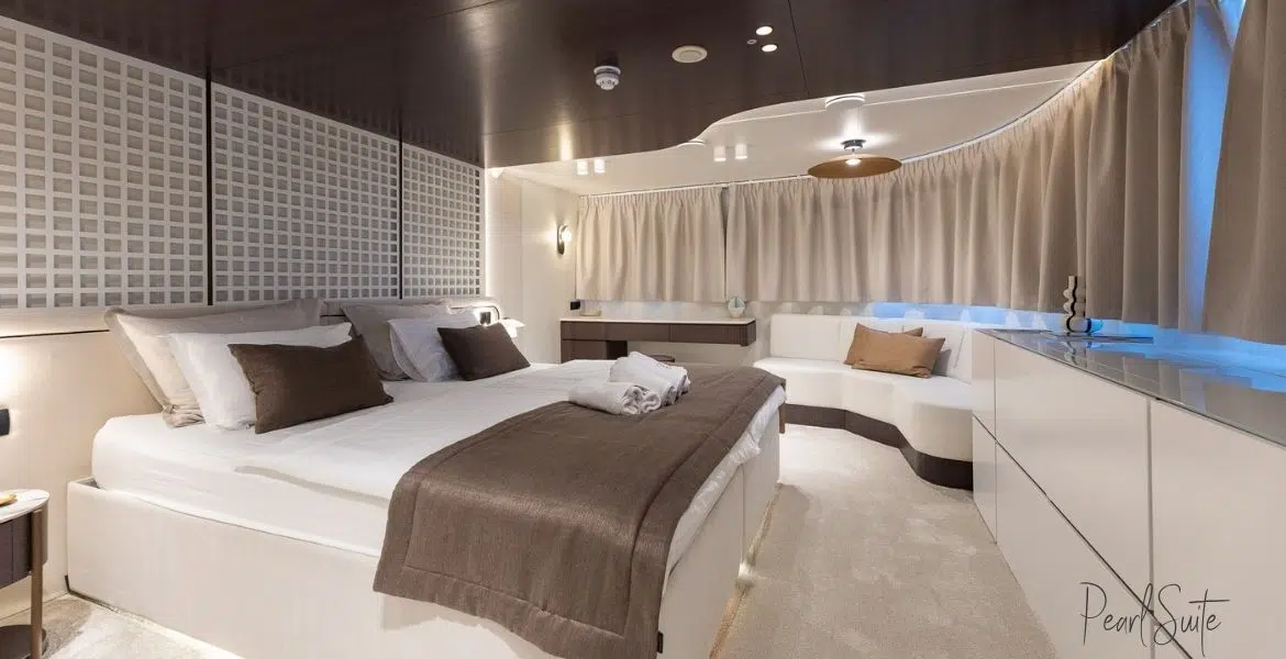Aretis Upper Deck Pearl Suite