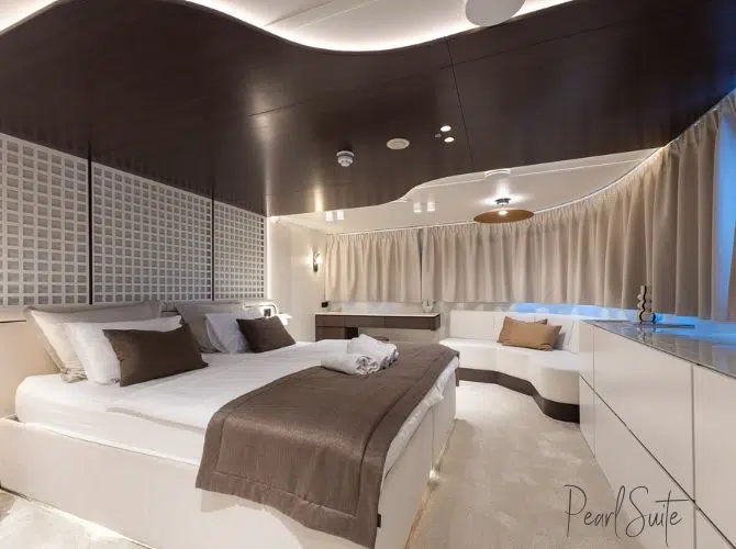 Aretis Upper Deck Pearl Suite