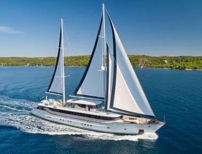 Omnia Yacht
