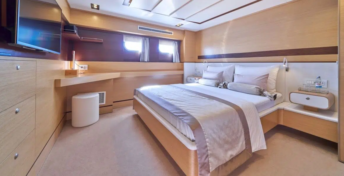 Omnia Yacht Cabin