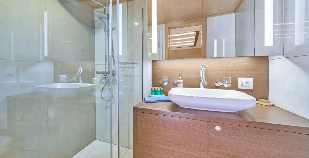 Omnia Yacht Cabin Bathroom