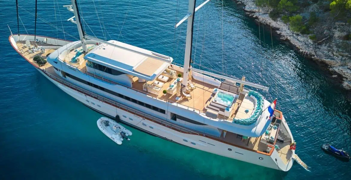 Omnia Yacht Exterior