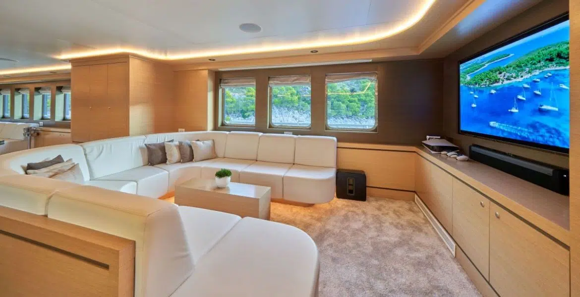 Omnia Yacht Salon