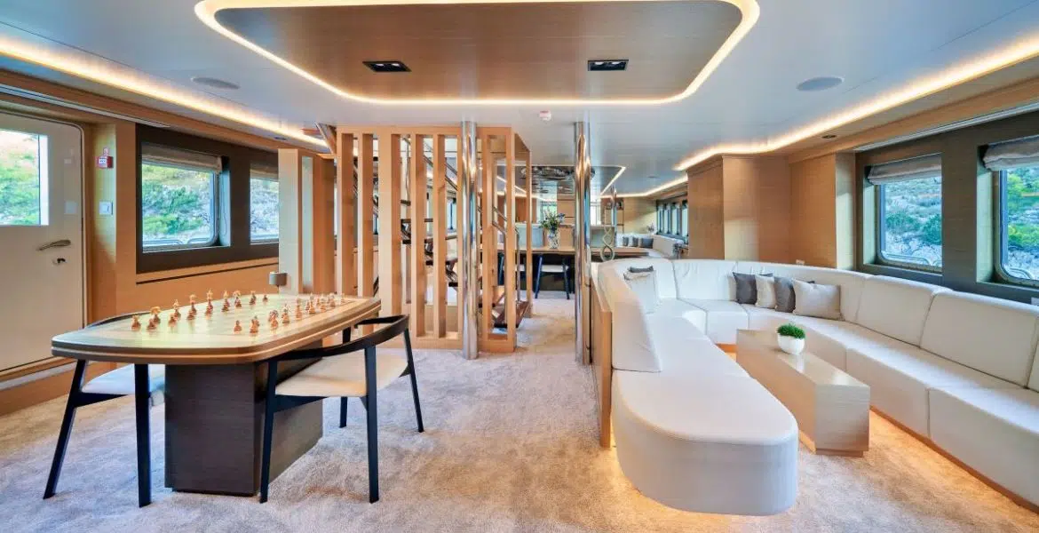 Omnia Yacht Salon