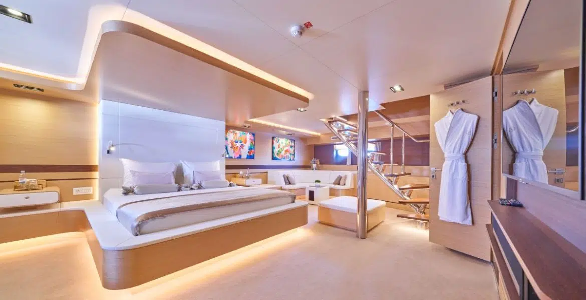 Omnia Yacht VIP Cabin