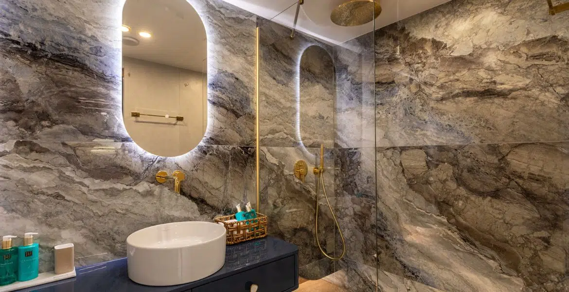 Scorpios Yacht Ensuite Bathroom