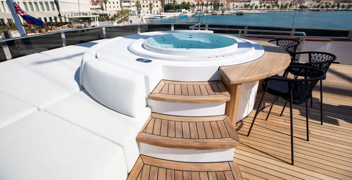 Scorpios Yacht Hot Tub