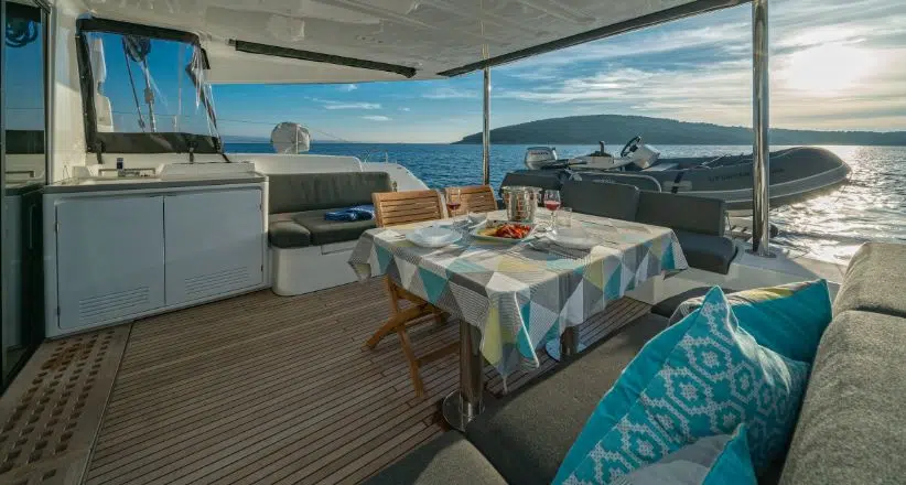 Lagoon 50F Captain Morgan Dining
